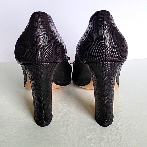 Burberry Black Leather Embossed Pump with Bow Detail - Picture 3 of 6